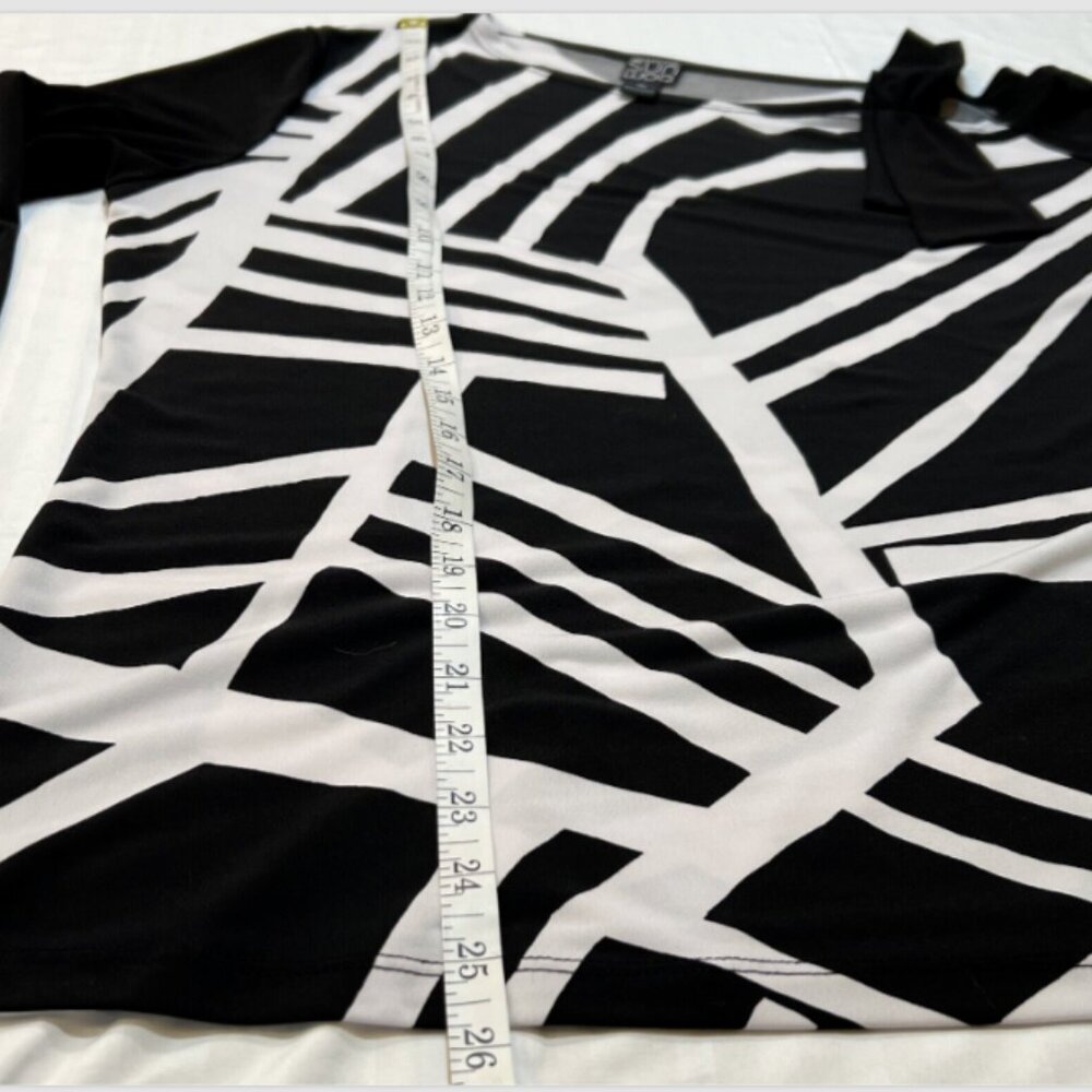 Clara Sun Woo - Women's XL Blouse Black and White Abstract Print Neck Cutout - Picture 8 of 9